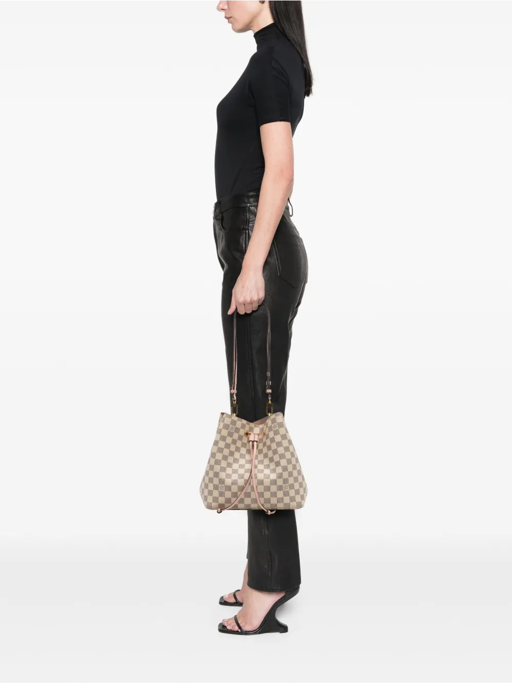 Louis Vuitton Pre-Owned 2019 Damier Azur Neonoe MM bucket bag | Pre-Owned | Image 2
