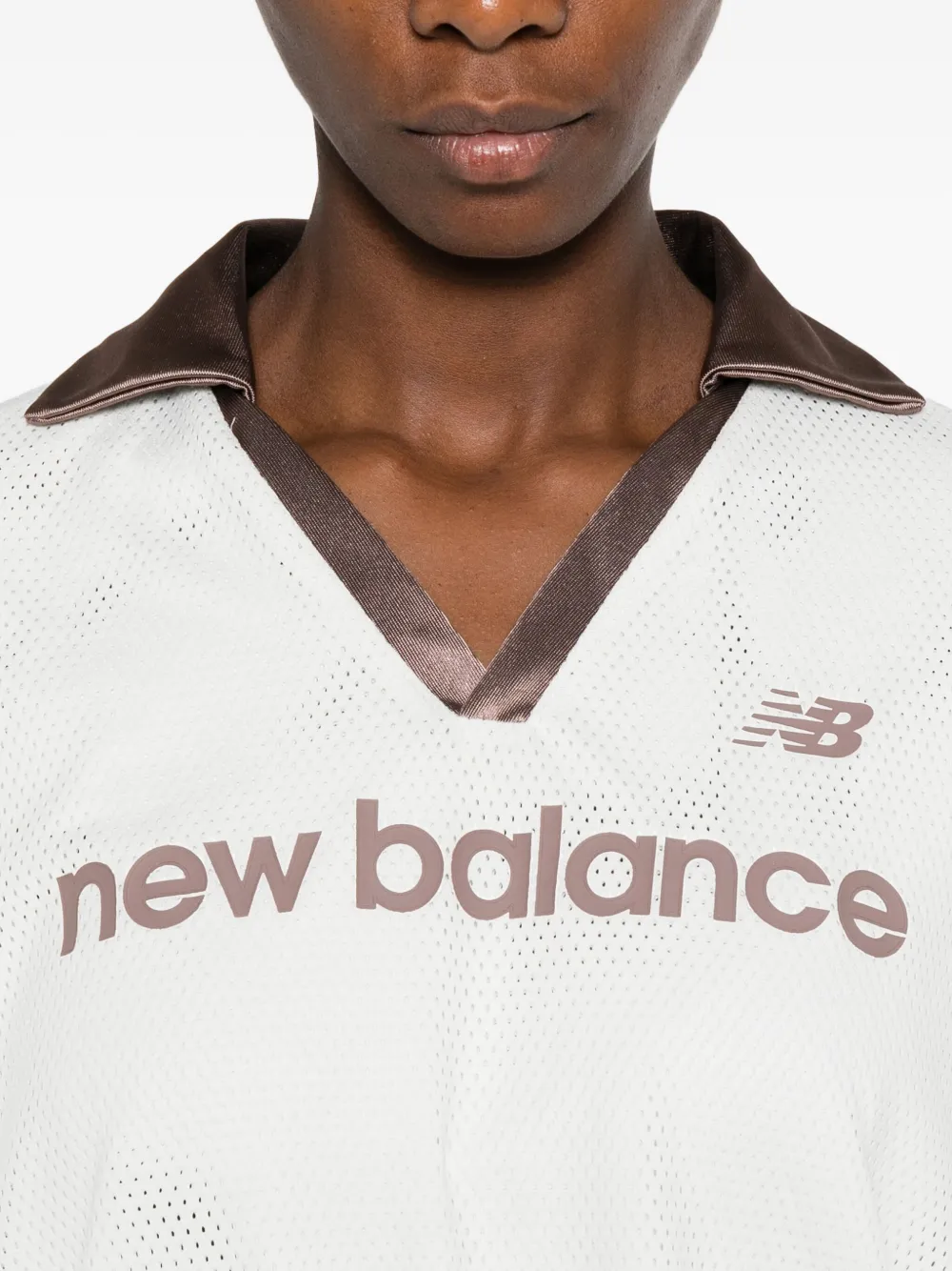 New Balance Top met satijnen kraag en logoprint Wit