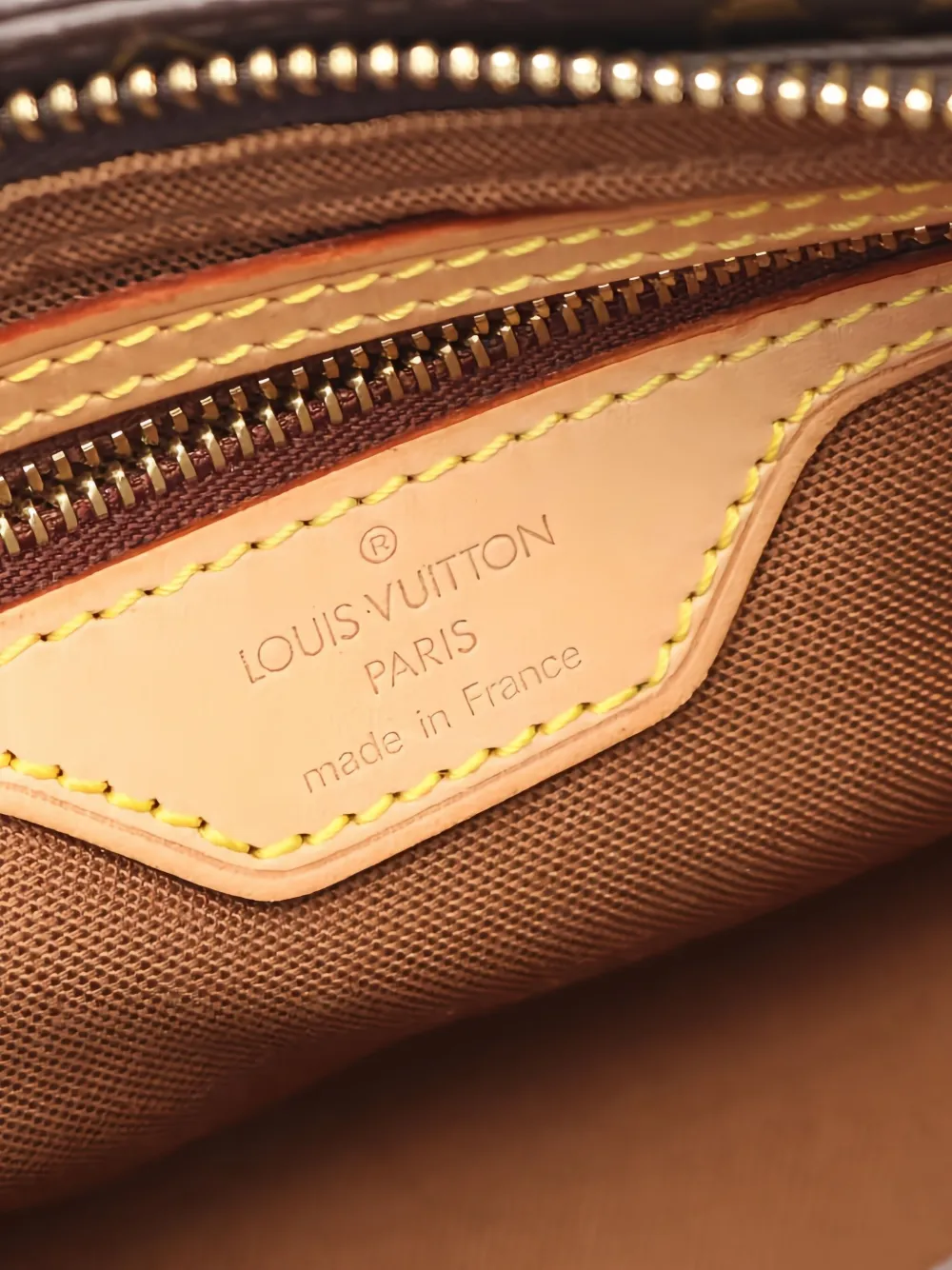 Pre-owned Louis Vuitton 2001 Trotteur Monogram Shoulder Bag In Brown