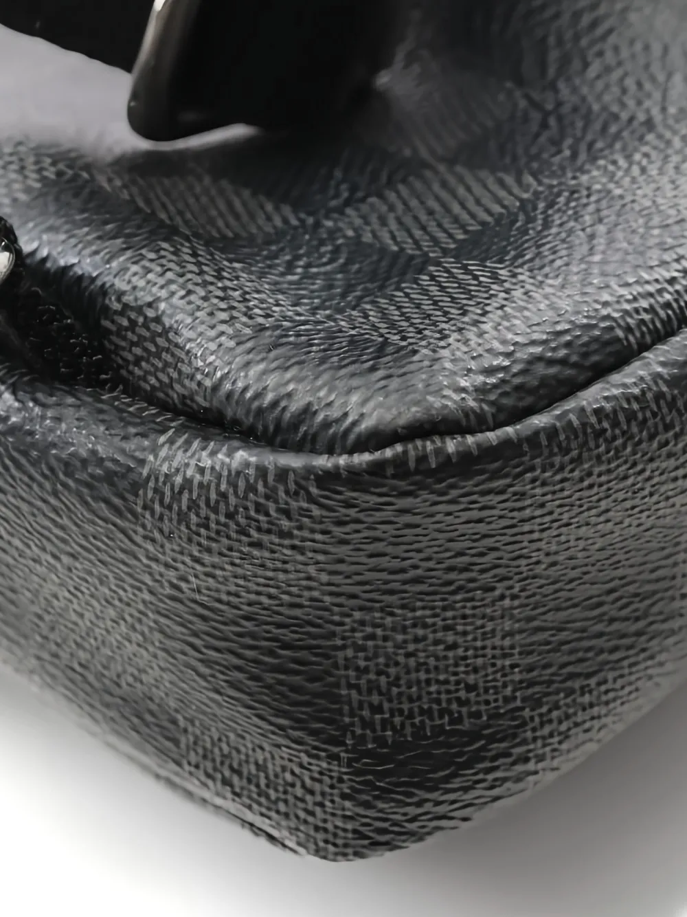 Pre-owned Louis Vuitton Avenue Sling Bag In Black