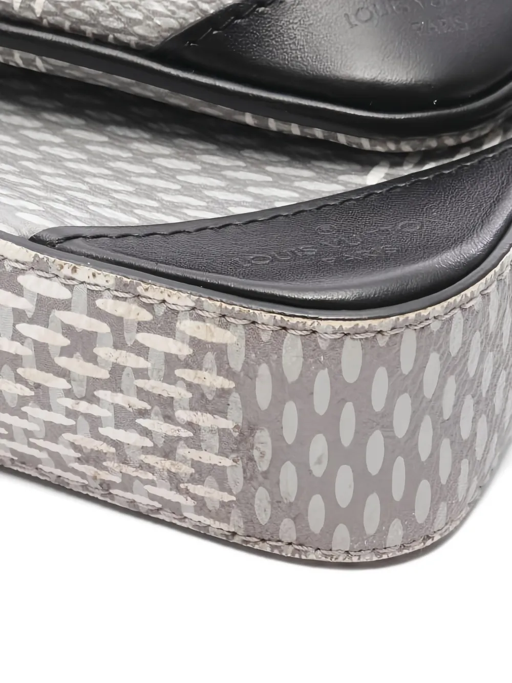 Pre-owned Louis Vuitton Antarctica Shoulder Bag In Gray