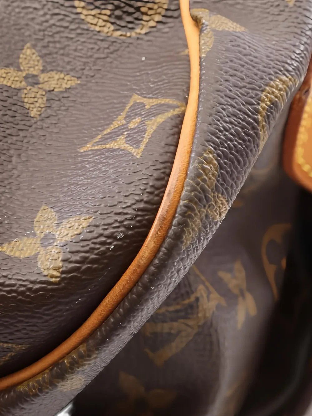 Pre-owned Louis Vuitton Saumur 35 Monogram Shoulder Bag In Brown