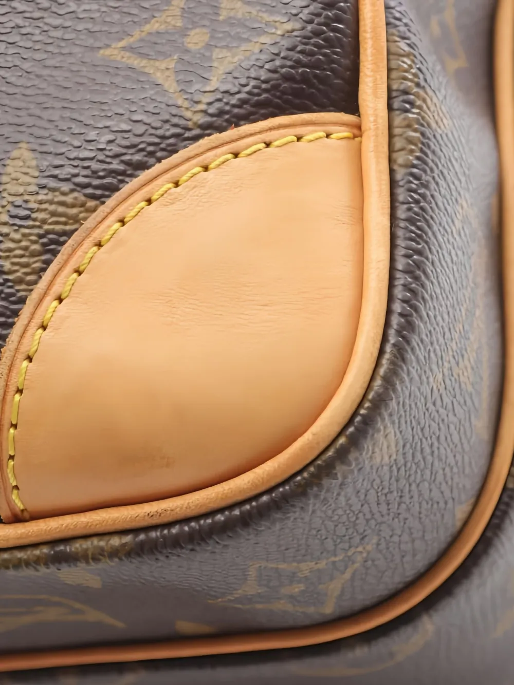 Pre-owned Louis Vuitton Monogram Shoulder Bag In Brown