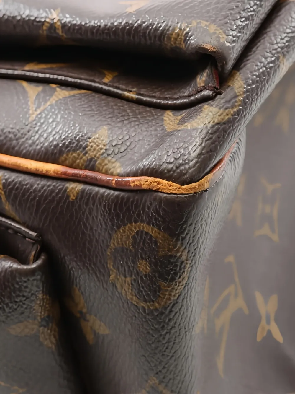 Pre-owned Louis Vuitton Multipli-cite Handbag In Brown