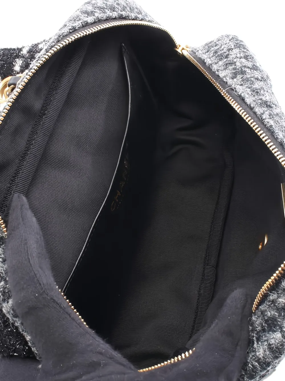Pre-owned Chanel Matelassé Tweed Shoulder Bag In Black
