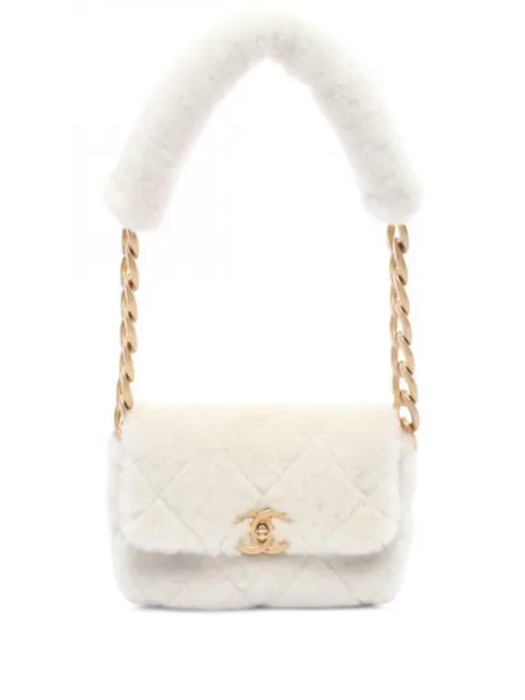 CHANEL Pre-Owned matelassé shearling shoulder bag