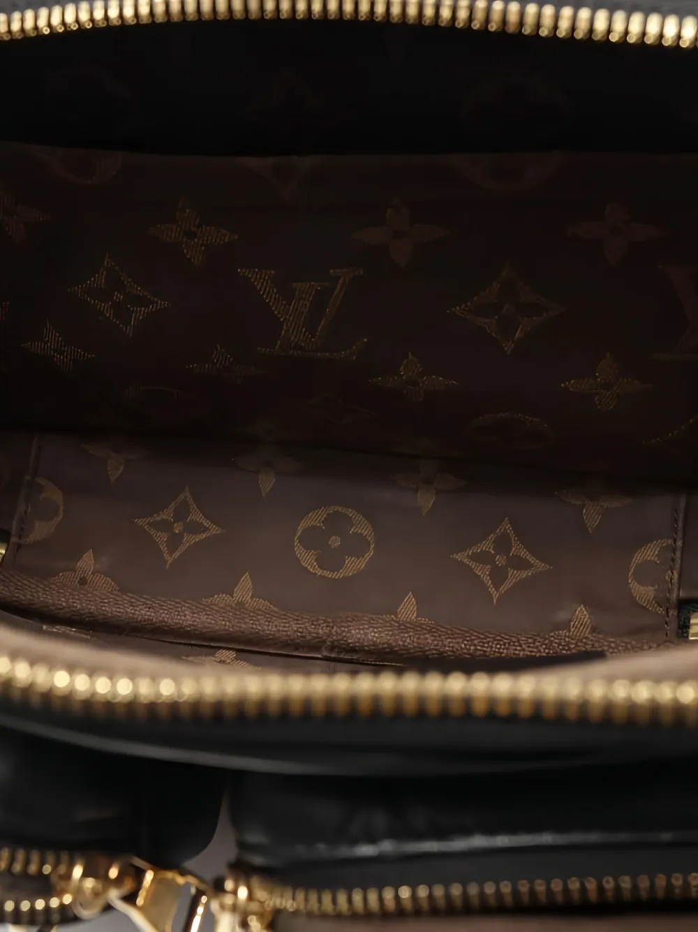Pre-owned Louis Vuitton Utility Crossbody Bag In Black