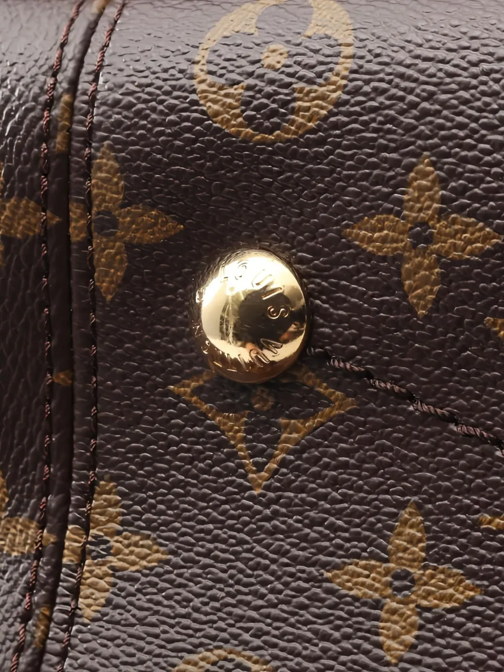 Pre-owned Louis Vuitton 2010 Artsy Mm Monogram Tote Bag In Brown