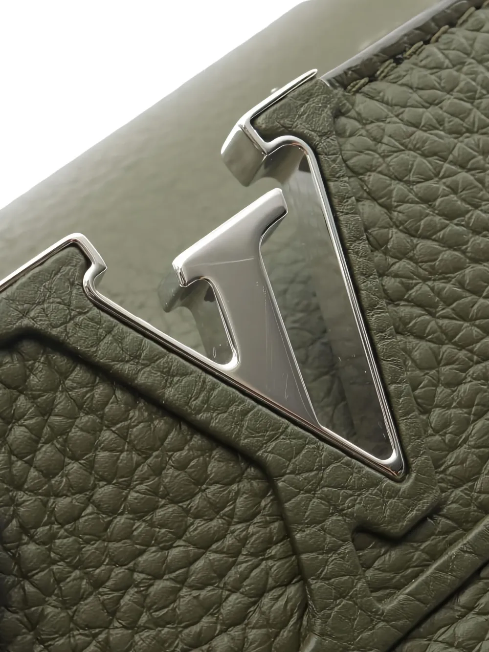 Pre-owned Louis Vuitton Capucines Bb Handbag In Green