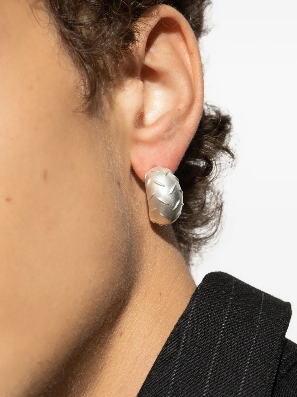 MISBHV textured hoop earrings | Men | Image 2