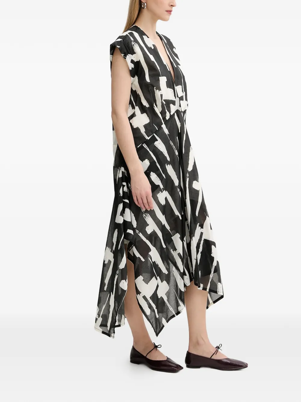 MMC STUDIO V-neck graphic dress - Zwart