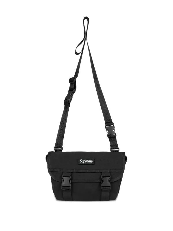 Supreme ロゴパッチ メッセンジャーバッグ | ブラック | FARFETCH JP