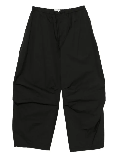 Amomento pantalones con cordones en la pretina