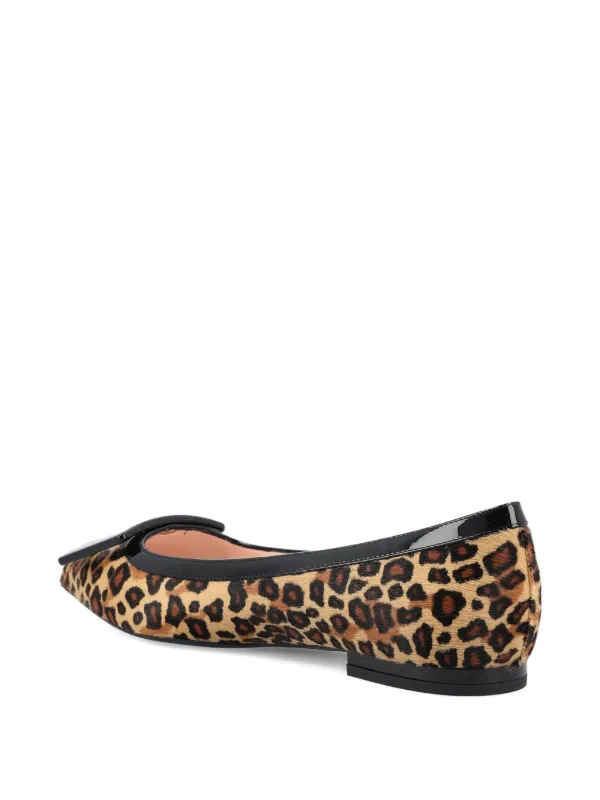 Roger Vivier バレエ/フラットシューズ ロジェ ヴィヴィエ】ビジューの彩りが特別感を授けてくれる