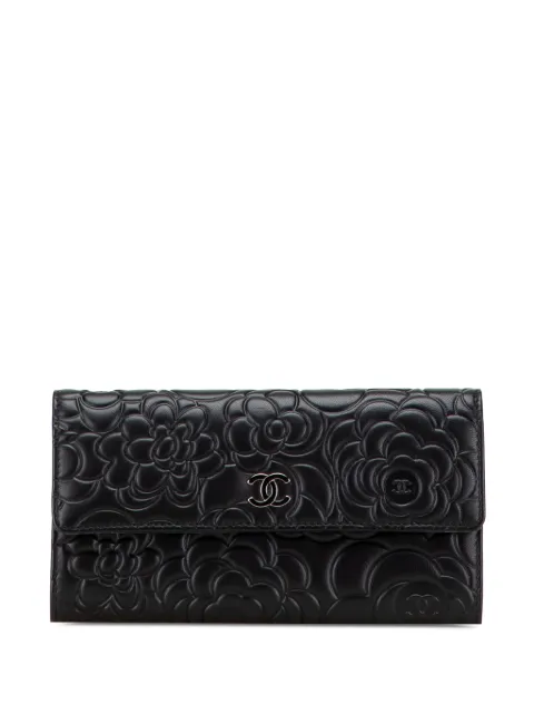 CHANEL Pre-Owned 2015-2016 CC Lambskin Embossed Camellia Flap Wallet long wallets
