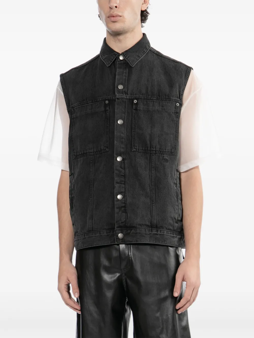 Izzue Logo-embroidered Denim Jacket In Black