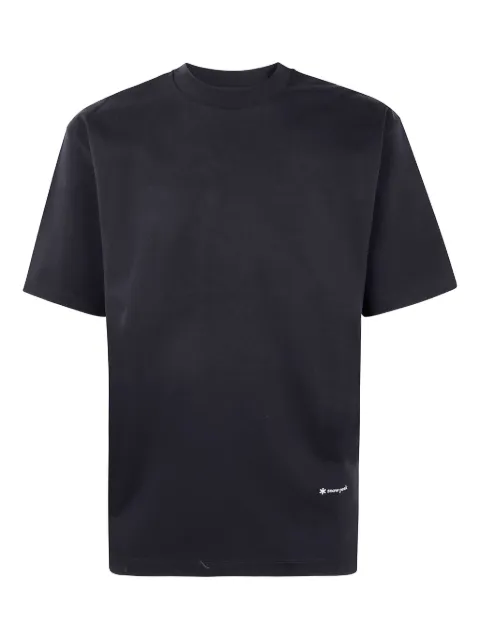 Snow Peak playera con detalle del logo