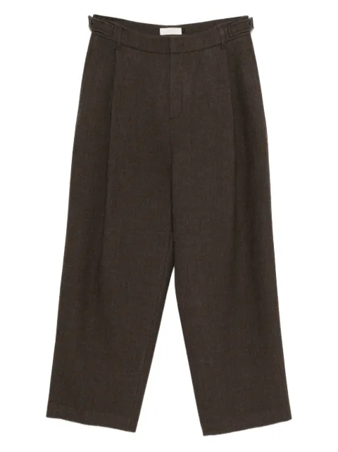 Amomento pantalones plisados