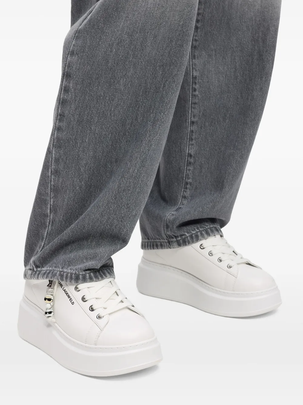 Karl Lagerfeld Anakapri sneakers met bedel Wit