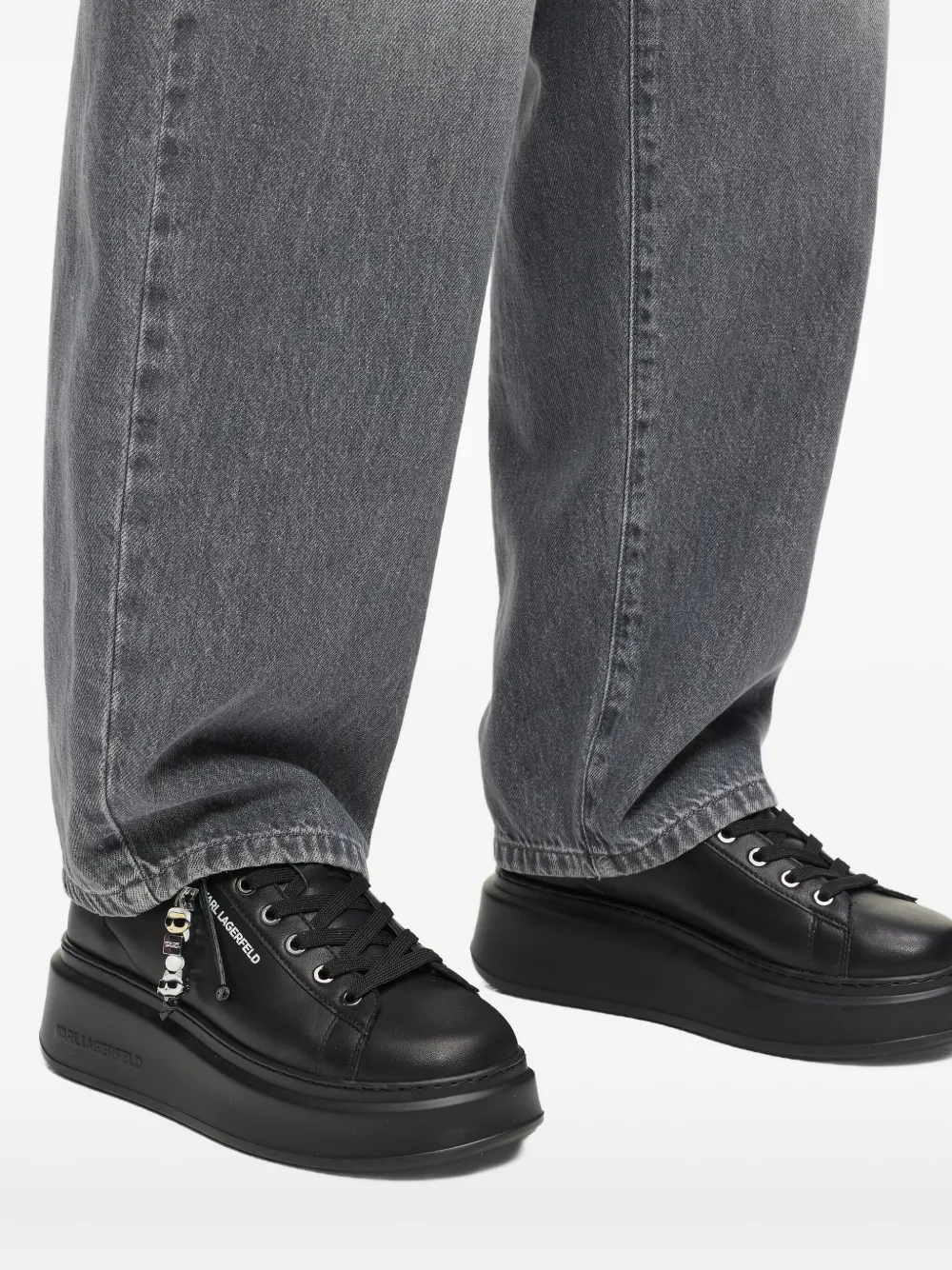 Karl Lagerfeld Anakapri sneakers met bedel Zwart