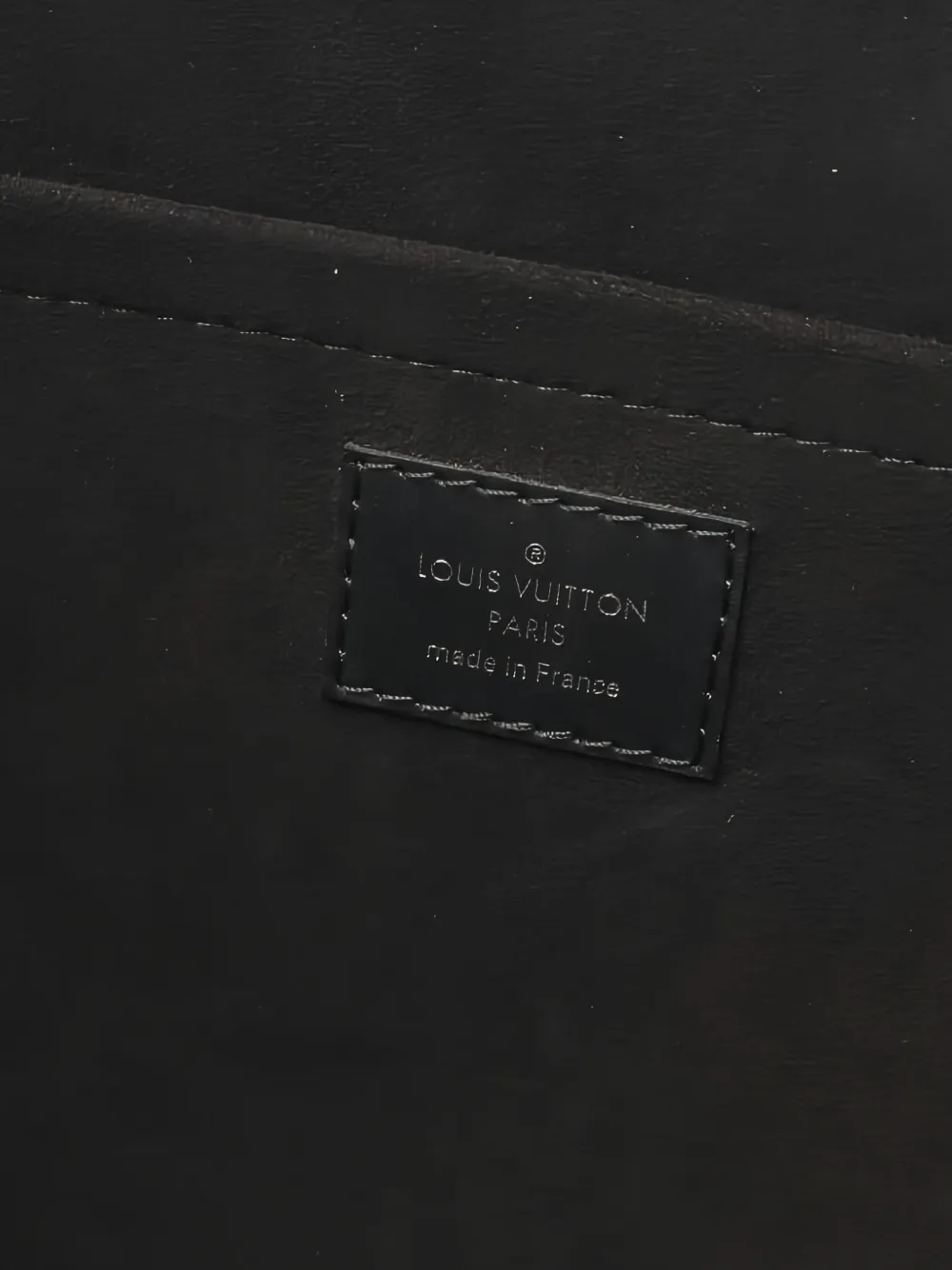 Pre-owned Louis Vuitton Jules Gm Leather Clutch In Black