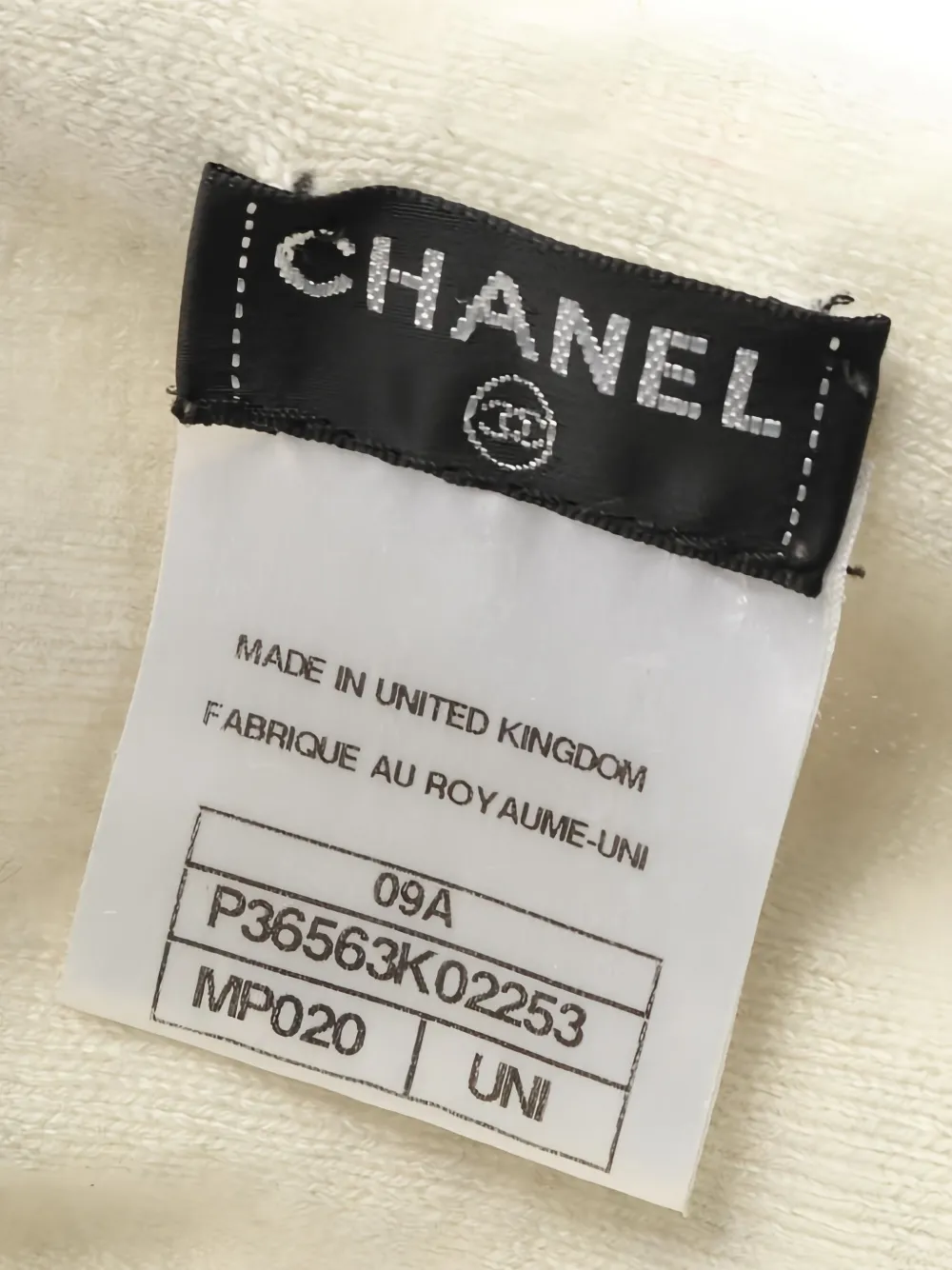 Pre-owned Chanel Cashmere Scarf In Black
