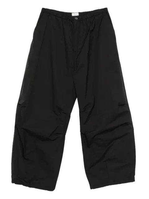 Amomento pantalones con cordones en la pretina