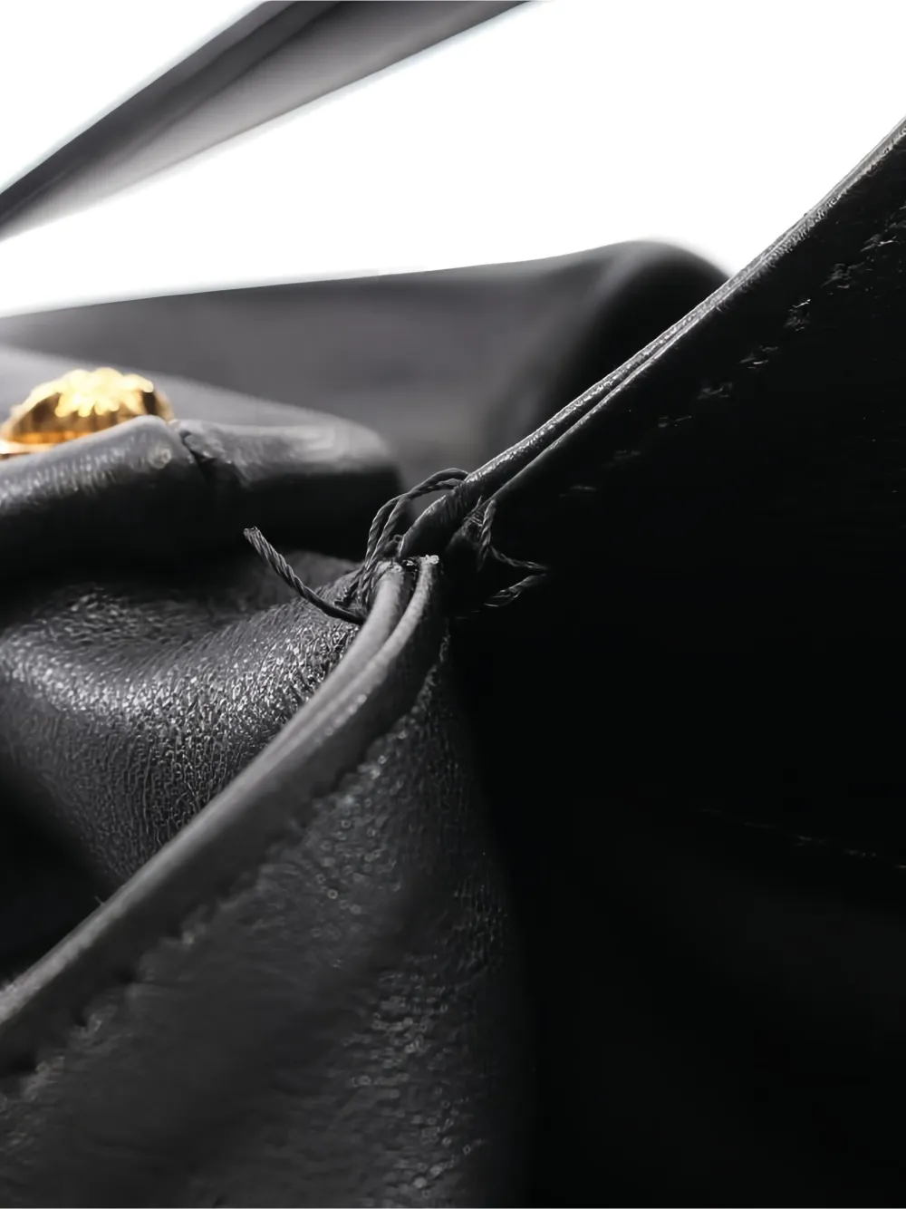 Pre-owned Versace Protea Leather Shoulder Bag In Black