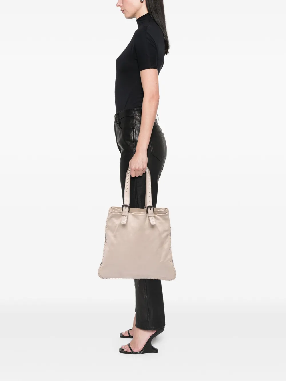 Bottega Veneta Pre-Owned 2012-2025 Leather Intrecciato Side Zip tote bag | Pre-Owned | Image 2
