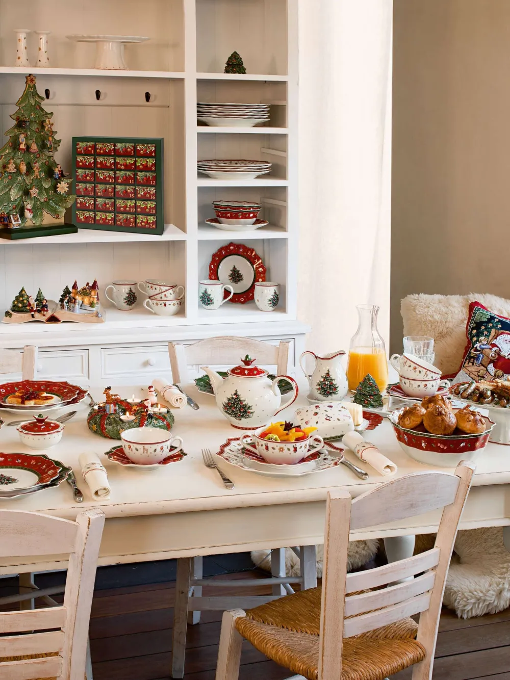 Villeroy & Boch Christmas ruffled-edge breakfast set | Decorative Trays & Plates | Image 2