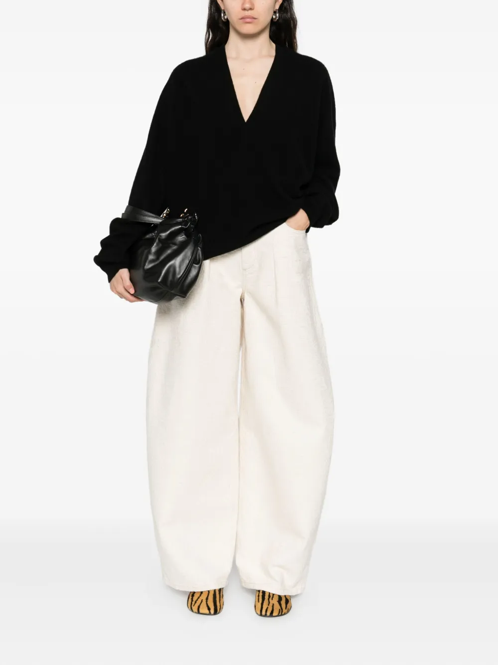 Frenckenberger V-neck sweater | Knitted Sweaters | Image 2