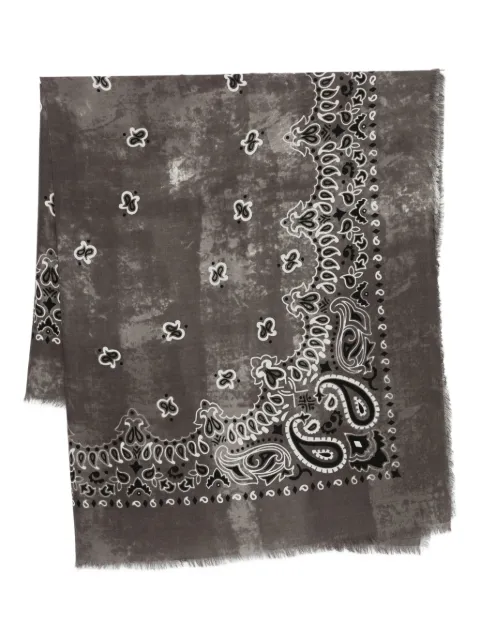 Destin mascada con detalles deshilachados