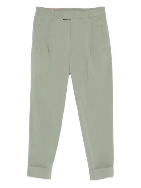 Hosio pleat-detail trousers