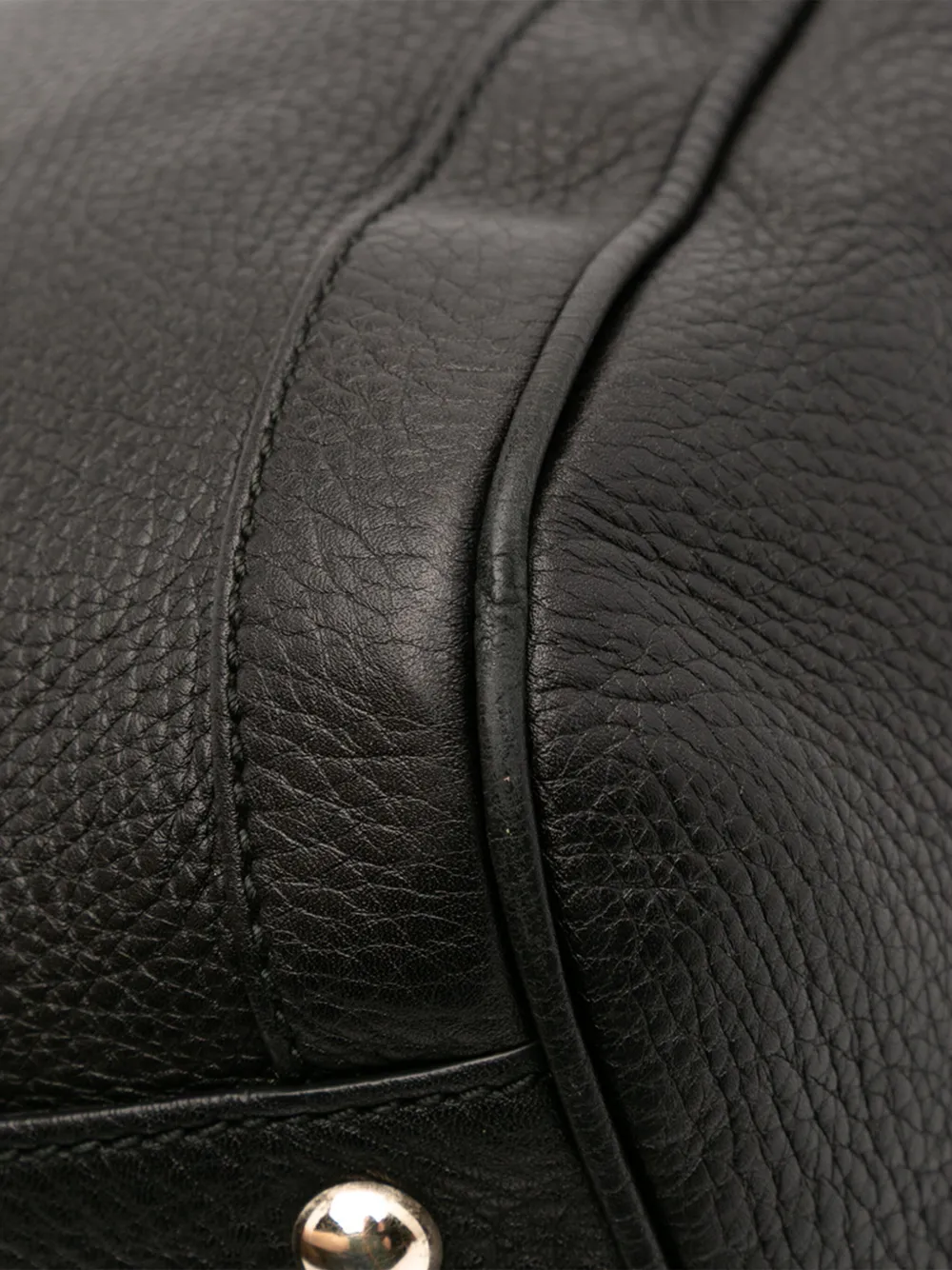 Pre-owned Gucci 2016-2025 Medium Pebbled Calfskin Soho Boston Bag In Black