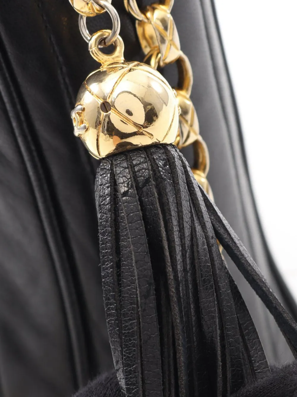 CHANEL Pre-Owned 1989-1991 Vertical Quilt Lambskin Tassel Camera Bag crossbody bag | Pre-Owned | Image 2