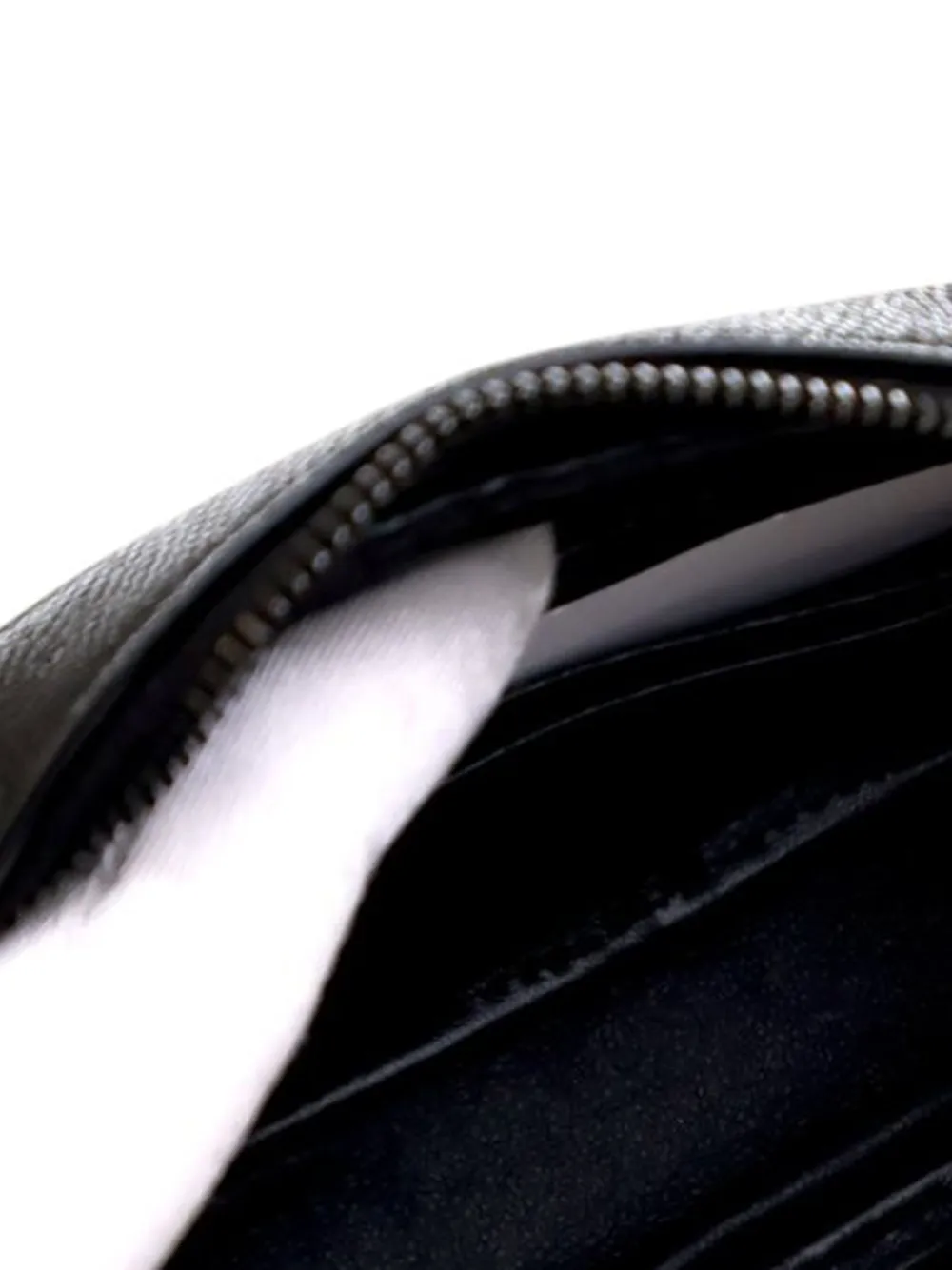 Saint Laurent Pre-Owned 2022 Mini Grain de Poudre Monogram Monochrome Lou Camera Bag crossbody bag | Pre-Owned | Image 2