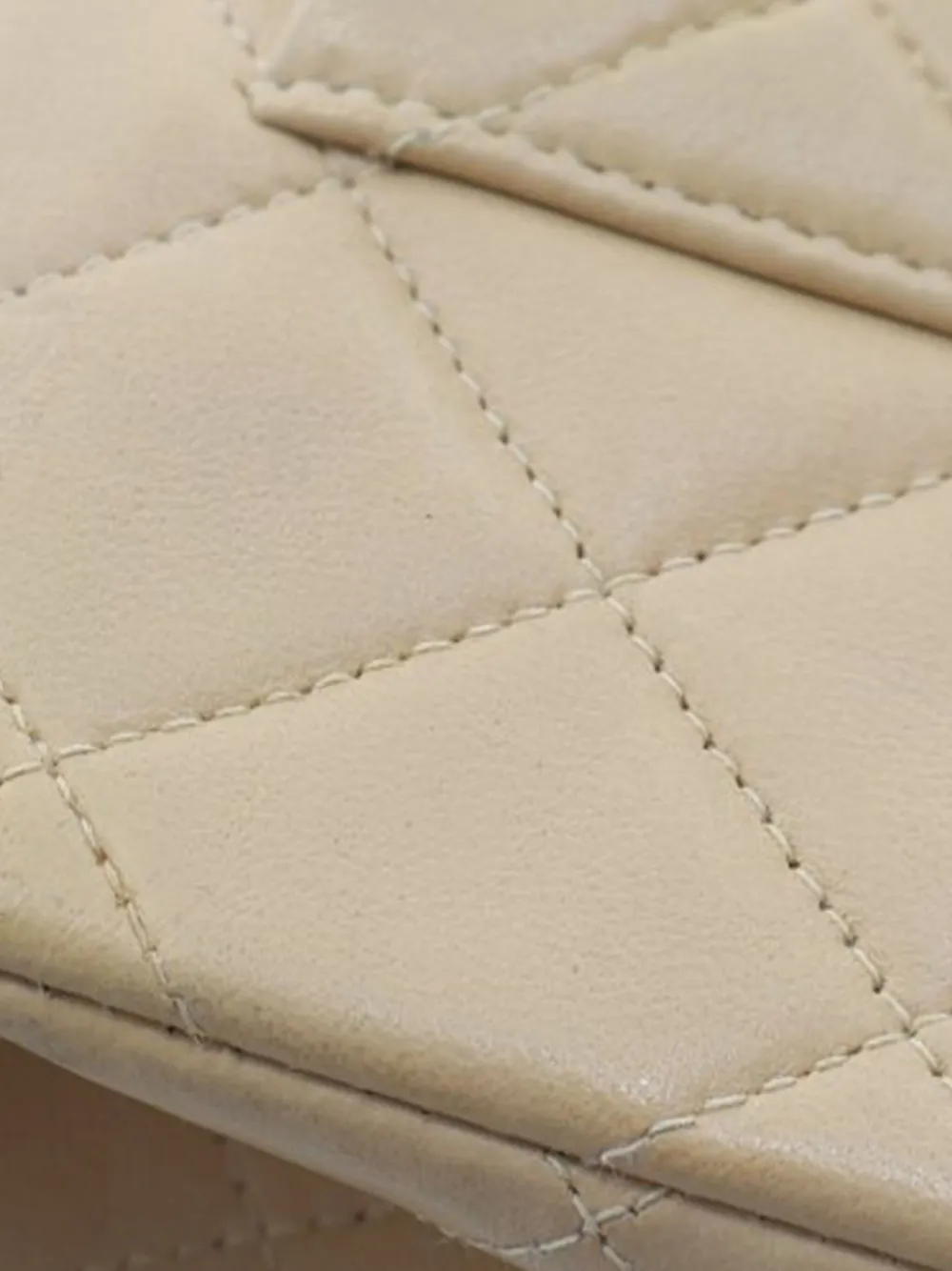 CHANEL Pre-Owned 1996-1997 Medium Classic Lambskin Double Flap shoulder bag | Pre-Owned | Image 2