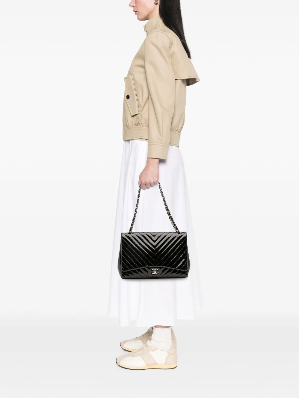 CHANEL Pre-Owned 2009-2010 Maxi Classic Chevron Patent Single Flap shoulder bag | Pre-Owned | Image 2