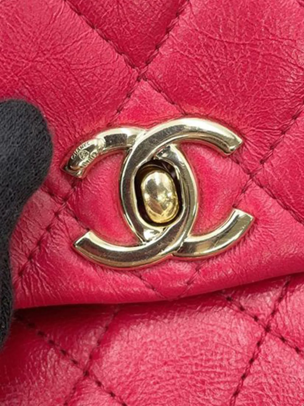 CHANEL Pre-Owned شنطة ظهر 'دوما' لامعة صغيرة بجلد العجل معتق 2021-2025 | كلاسيكيات | Image 2
