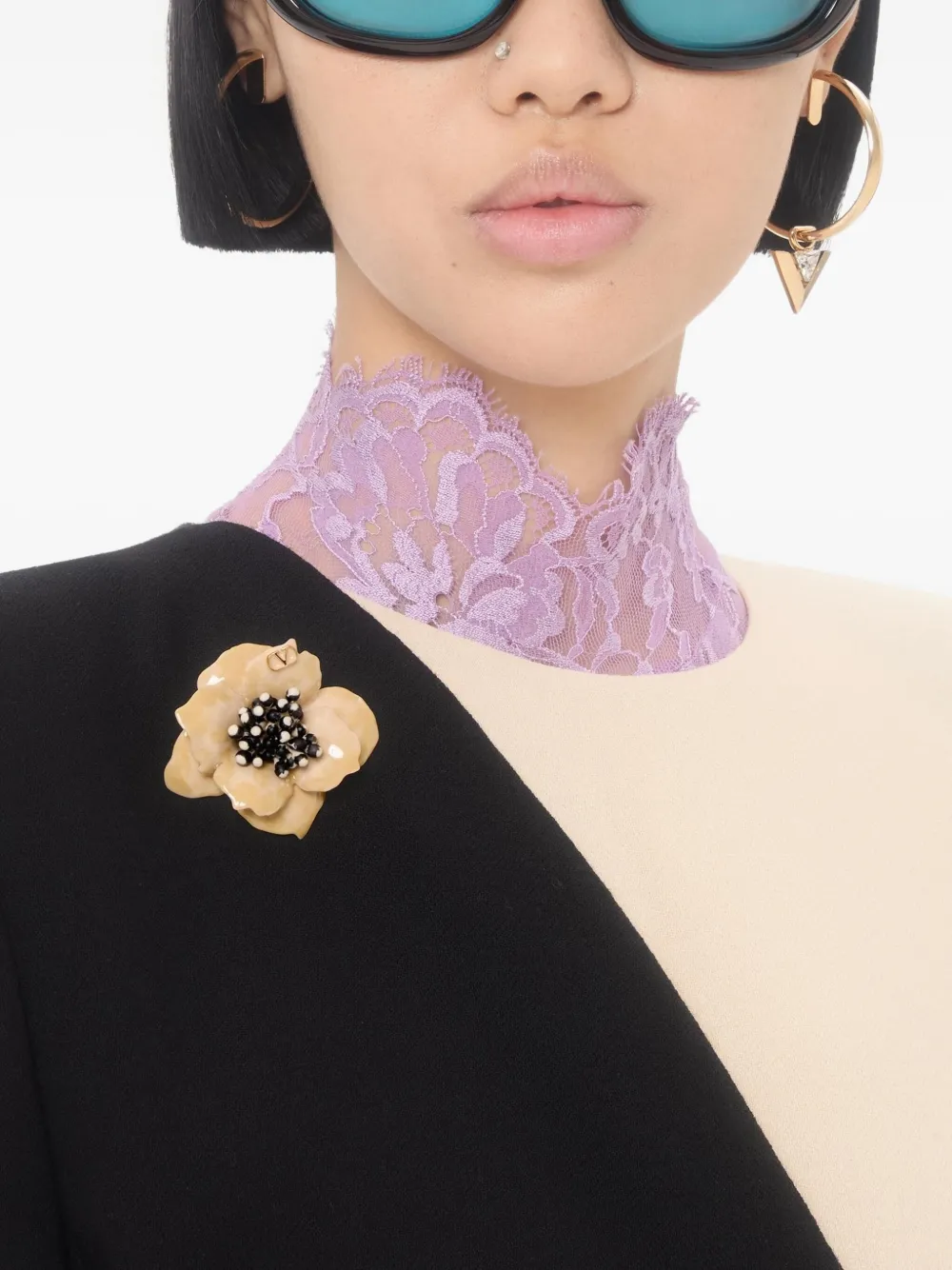 Valentino Garavani Fleur Lumineuse VLogo brooch - Beige