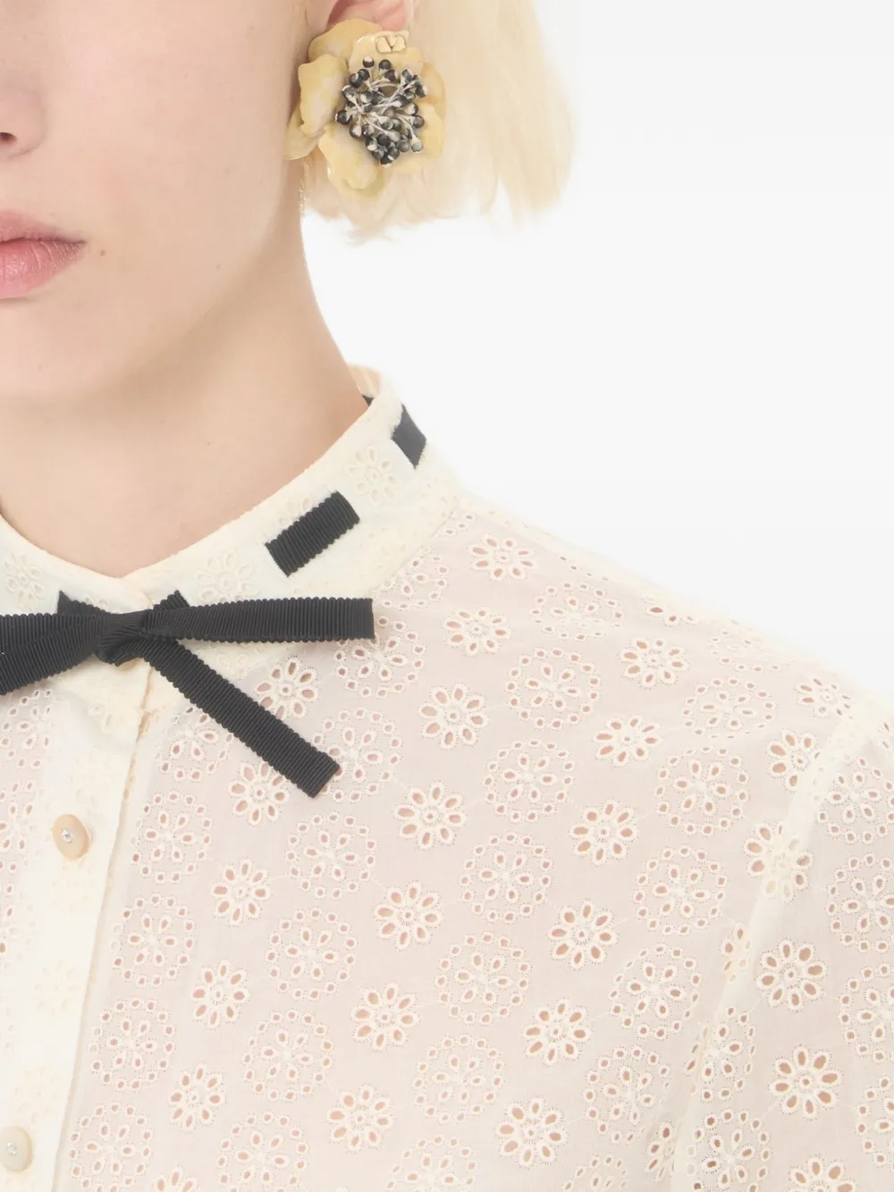 Valentino Garavani Fleur Lumineuse Logo Clip-on Earrings In Gold