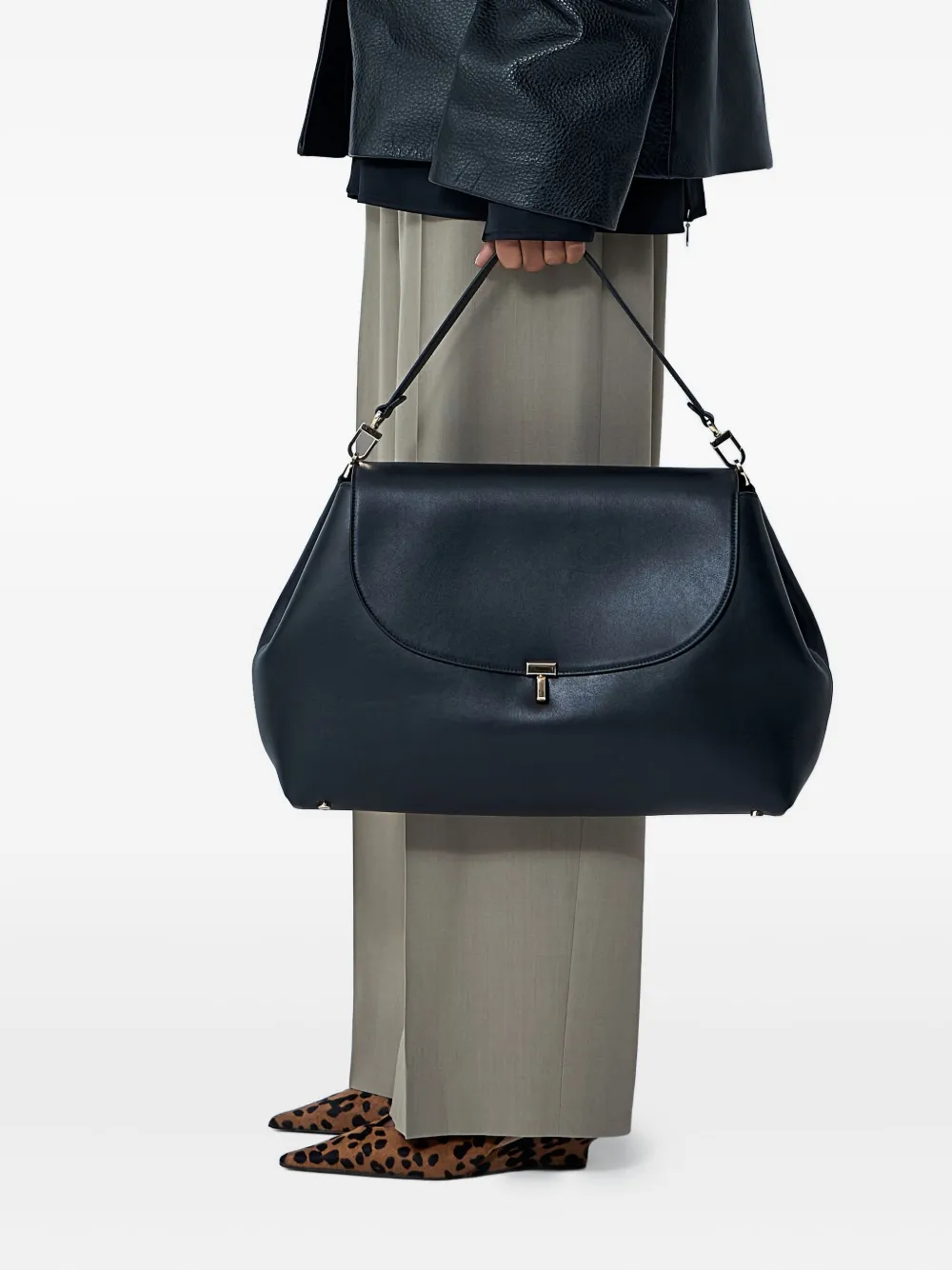 TOTEME T-Lock leather shoulder bag | Image 2