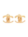 CHANEL Pre-Owned 2000 Interlocking CC clip-on earrings - Gold