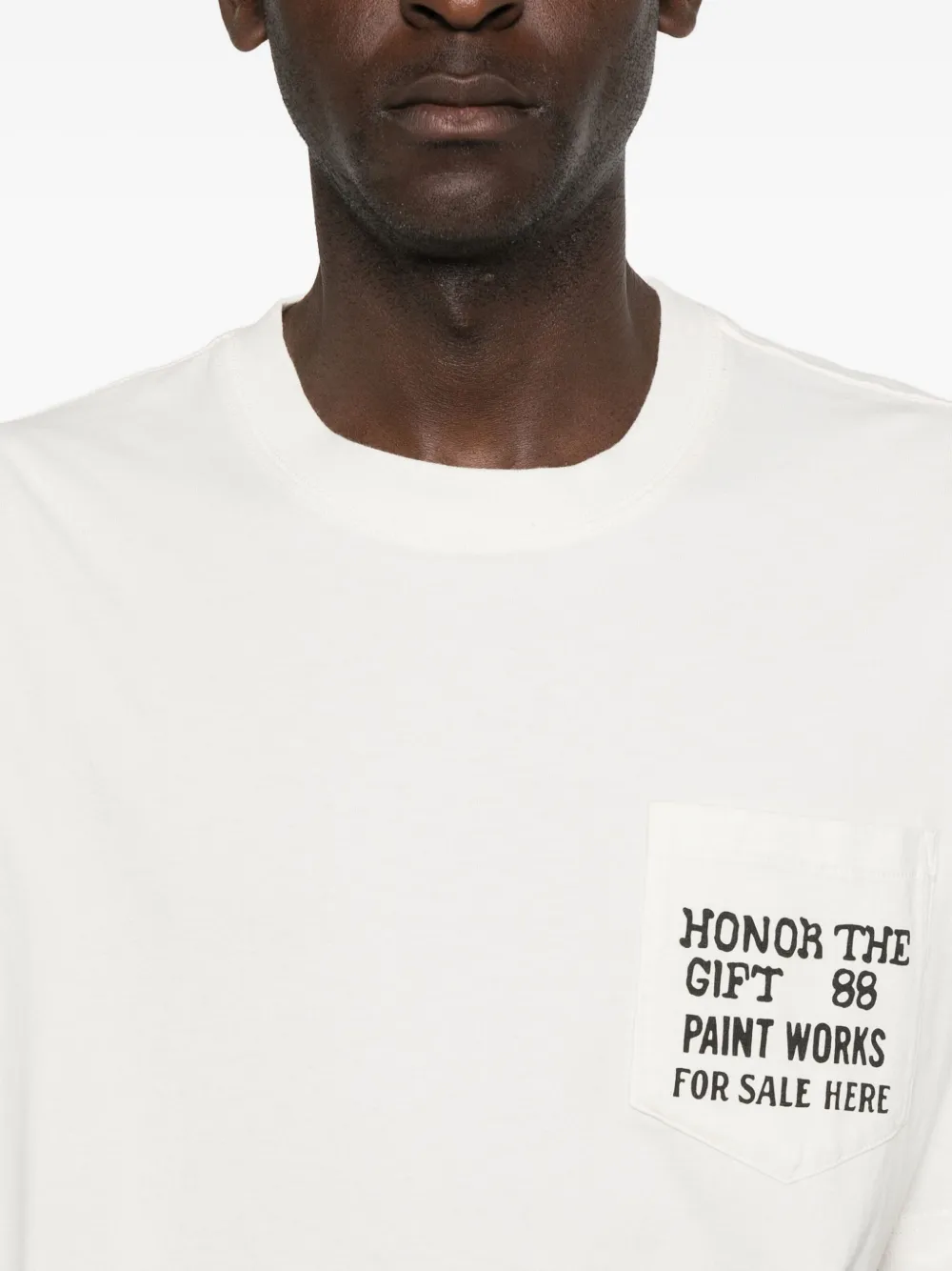 Honor The Gift T-shirt met borstzak en grafische print Wit
