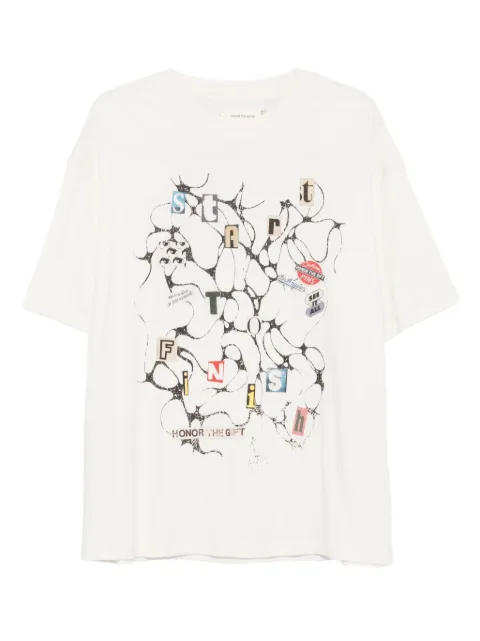 Honor The Gift playera con estampado gráfico