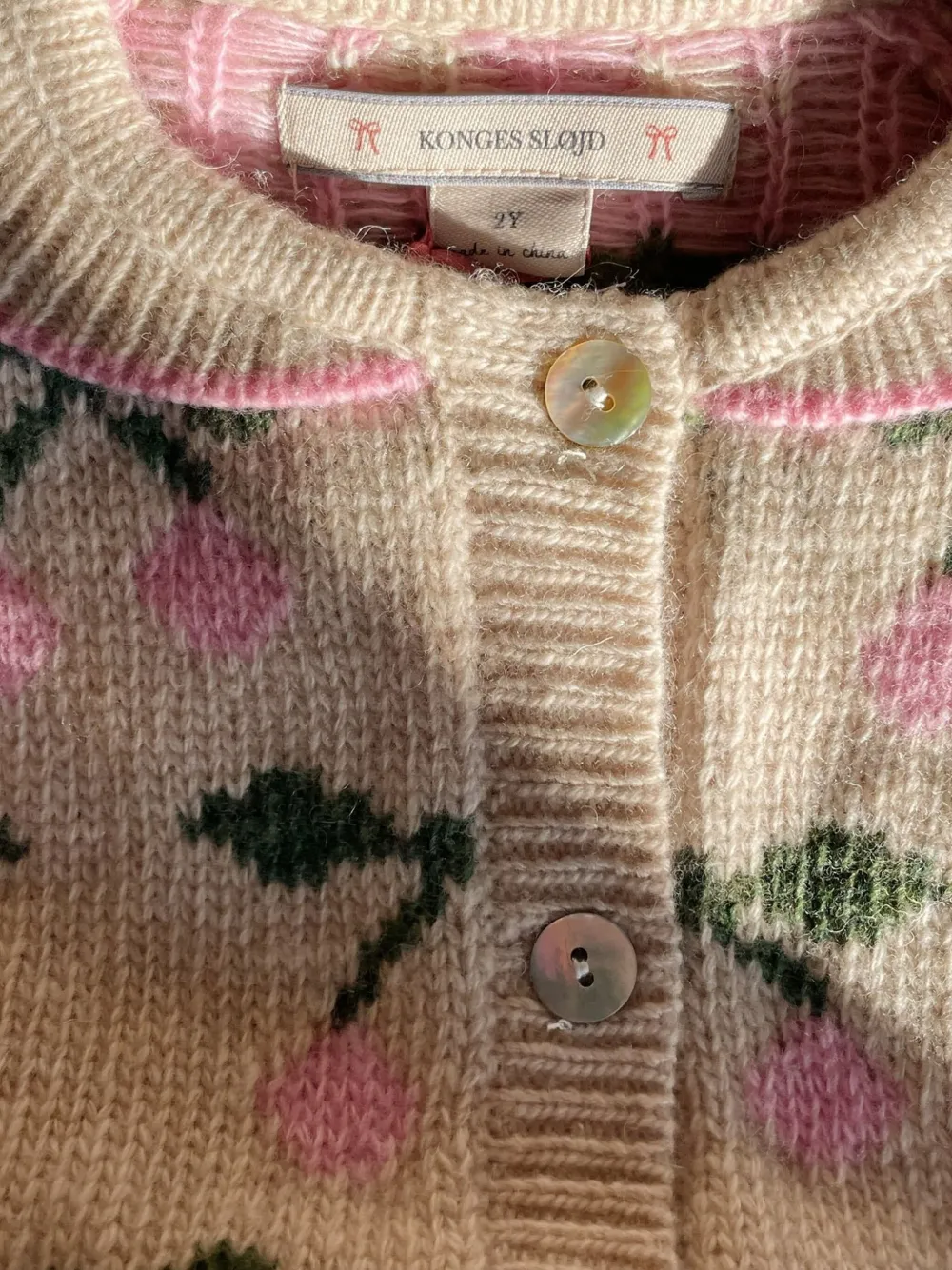 Konges Sløjd Belou vest met kersenprint en kraag Beige