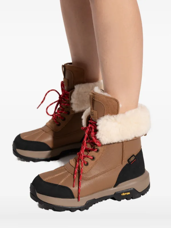 (取寄) アグ レディース アディロンダック ブーツ XXV UGG women Adirondack Boots XXV Plaster UGG Adirondack XXV ブーツ | ブラウン | FARFETCH JP