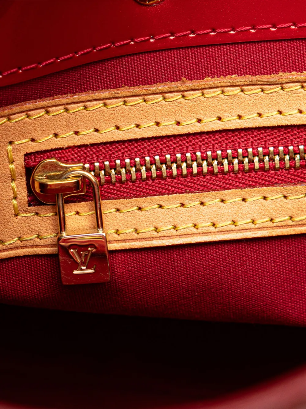 Pre-owned Louis Vuitton 2008 Monogram Vernis Reade Pm Handbag In Red