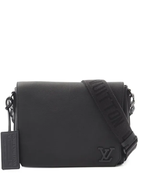 Louis Vuitton Pre-Owned 2021-2025 Aerogram Takeoff Messenger Crossbody Bag  Black FARFETCH IN