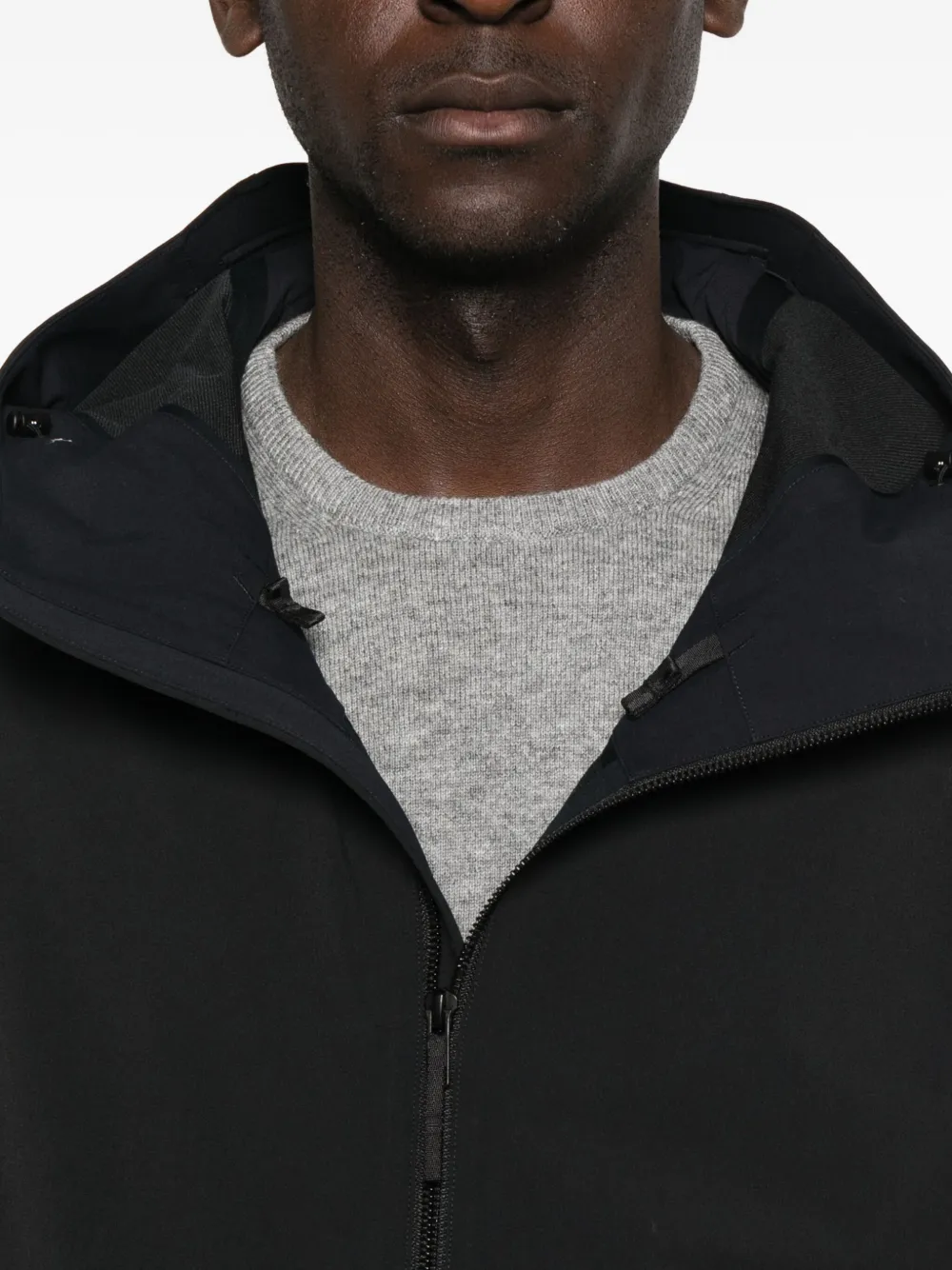 Veilance Jack met capuchon Zwart